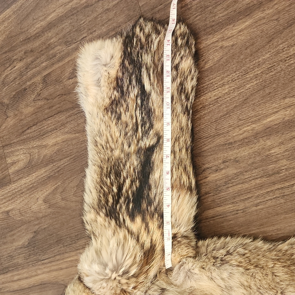 New Canadian Fur Co. Authentic Natural Letout Coyote Fur Jacket/ Coat - Picture 15 of 17